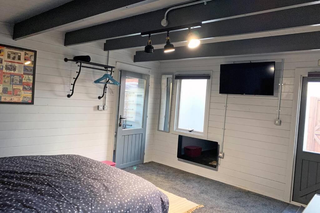 Cosy, Self-Contained Garden Room In City Centre! Hereford Esterno foto