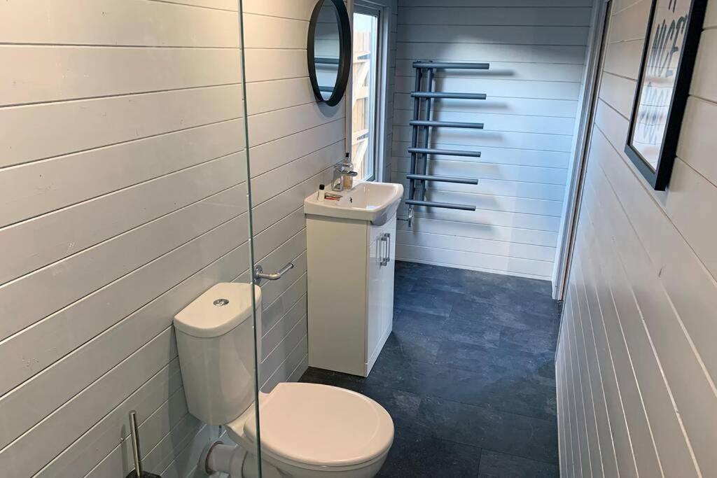 Cosy, Self-Contained Garden Room In City Centre! Hereford Esterno foto