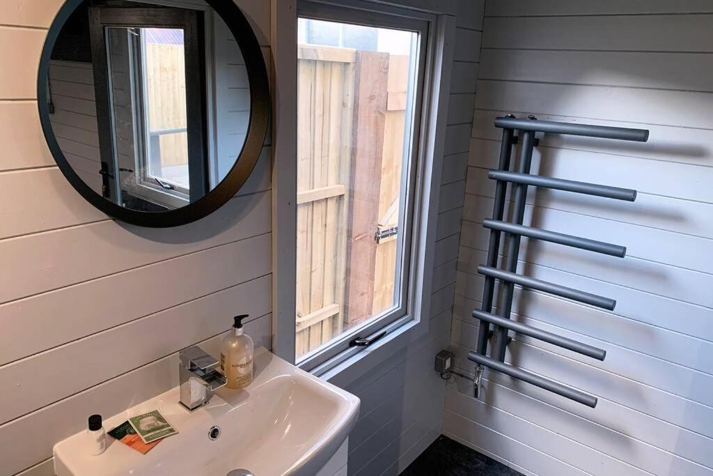 Cosy, Self-Contained Garden Room In City Centre! Hereford Esterno foto